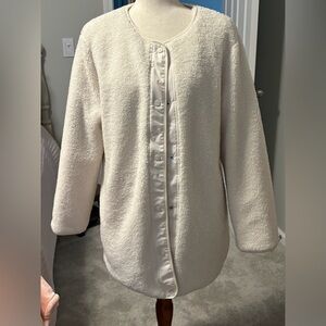 REVERSIBLE WINTER WHITE JACKET KOOKABURRA BY UGG.  SHERPA/QUILTED SNAP CLOSURE